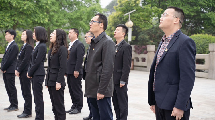 清明祭英烈，新華獻哀思