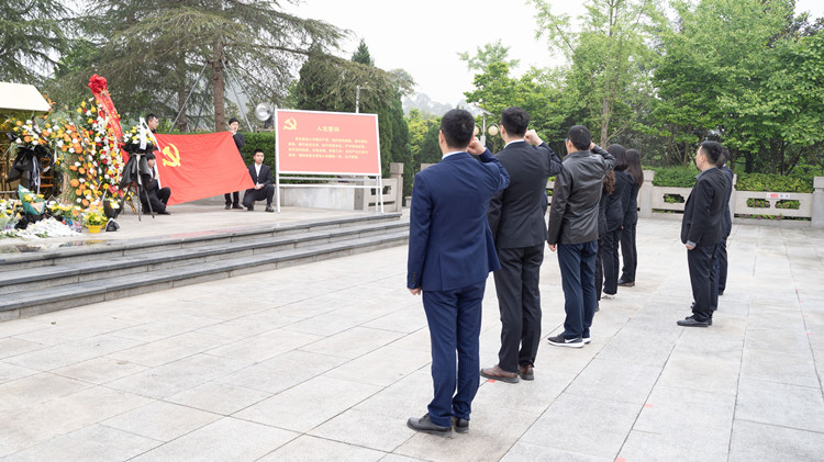 清明祭英烈，新華獻哀思
