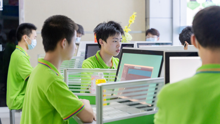 加快技能型人才建設，培養(yǎng)大國工匠