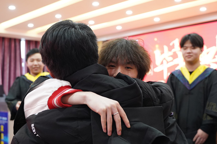 2022年春季畢業(yè)典禮暨優(yōu)秀畢業(yè)生表彰大會圓滿禮成