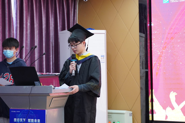 2022年春季畢業(yè)典禮暨優(yōu)秀畢業(yè)生表彰大會圓滿禮成