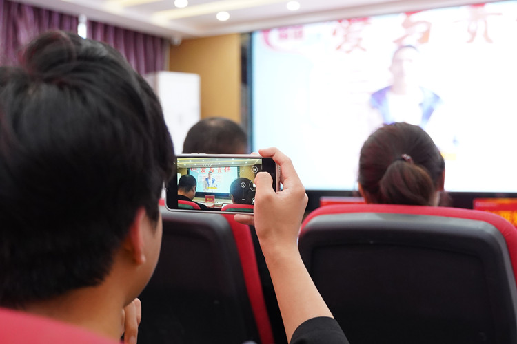 2022年春季畢業(yè)典禮暨優(yōu)秀畢業(yè)生表彰大會圓滿禮成