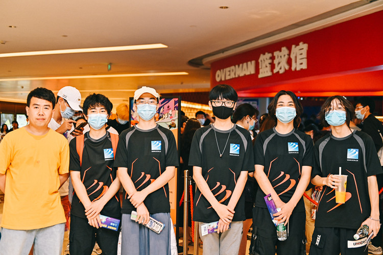 RNG三比二奪冠！電子競技行業(yè)崛起