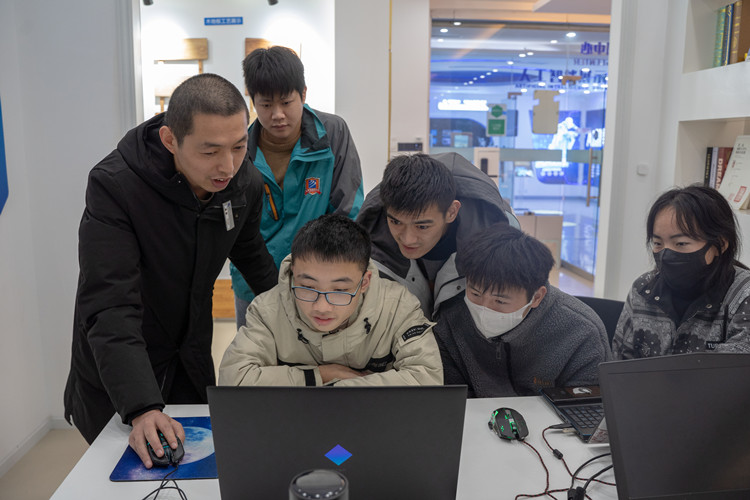 新華互聯網科技培養(yǎng)新時代職業(yè)技能人才