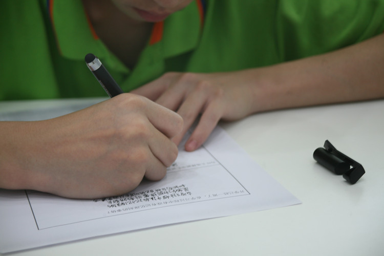 轉(zhuǎn)學(xué)逐夢(mèng)，競(jìng)技新華