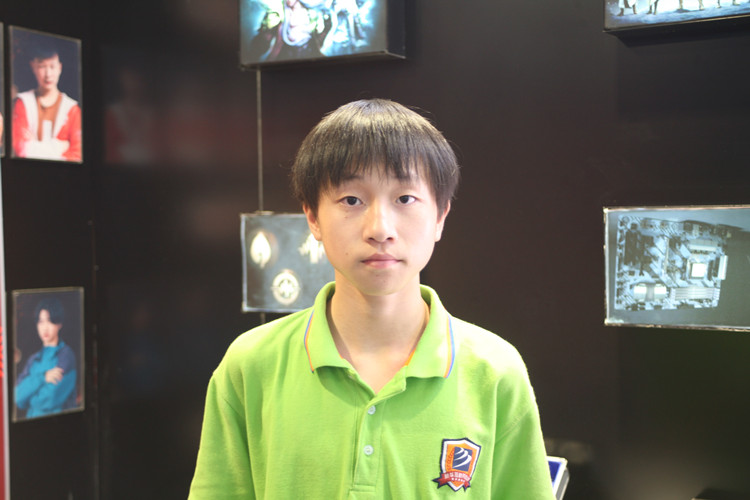 轉(zhuǎn)學(xué)逐夢(mèng)，競(jìng)技新華