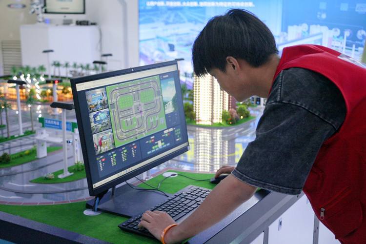 成功學(xué)子|明心見性，技藝則一