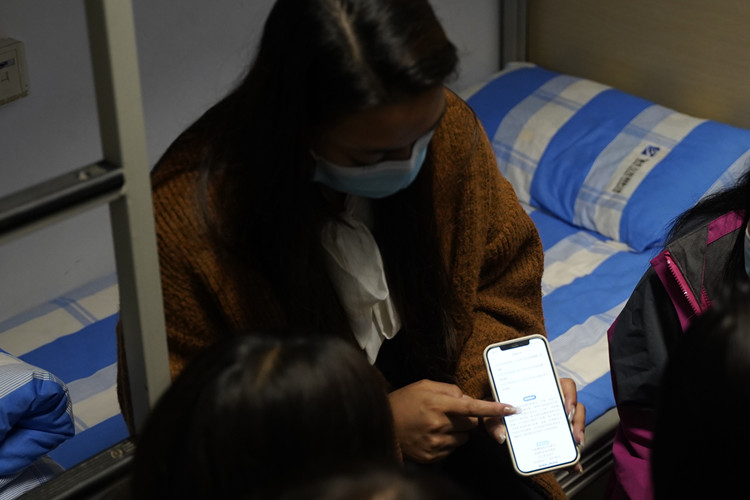 疫情賽風(fēng)雪，師恩駐新華