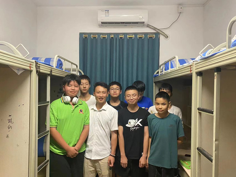 我負(fù)責(zé)雨露陽(yáng)光，你負(fù)責(zé)茁壯成長(zhǎng)