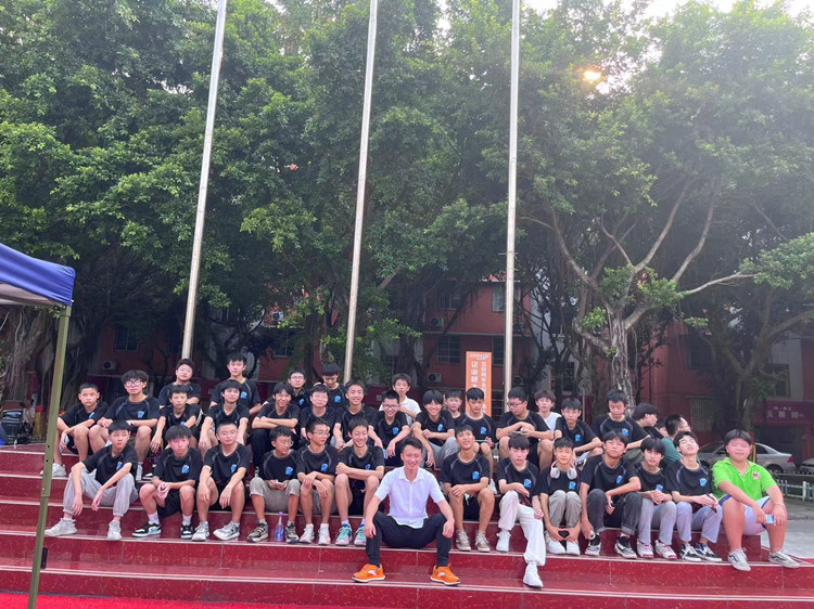 我負(fù)責(zé)雨露陽(yáng)光，你負(fù)責(zé)茁壯成長(zhǎng)