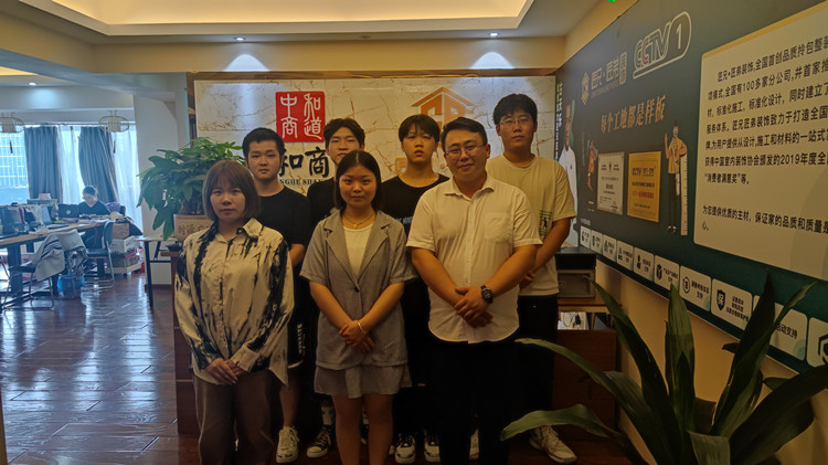 就業(yè)回訪，新華在路上