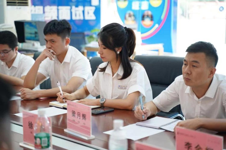 成都新華與新蔚航空開(kāi)展校企合作交流會(huì)圓滿(mǎn)舉行