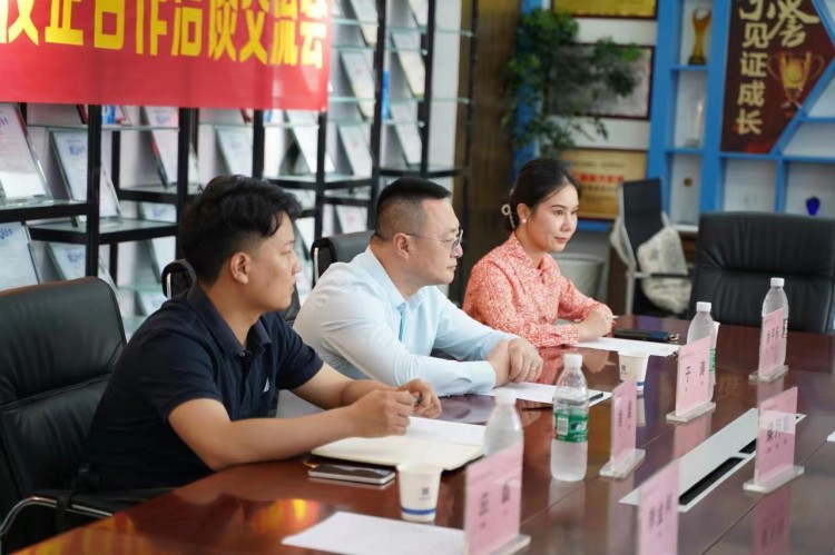 成都新華與新蔚航空開(kāi)展校企合作交流會(huì)圓滿(mǎn)舉行