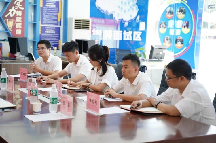 成都新華與新蔚航空開(kāi)展校企合作交流會(huì)圓滿(mǎn)舉行