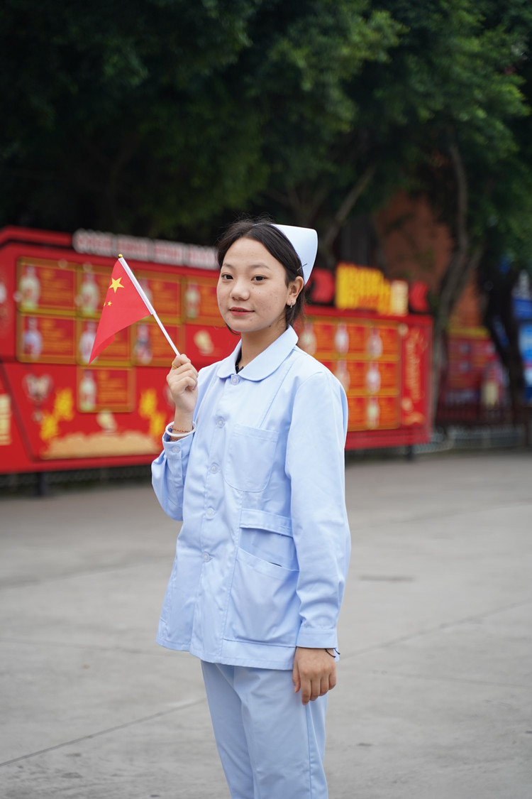 祖國頌！新華迎國慶，祝?！罢b”祖國