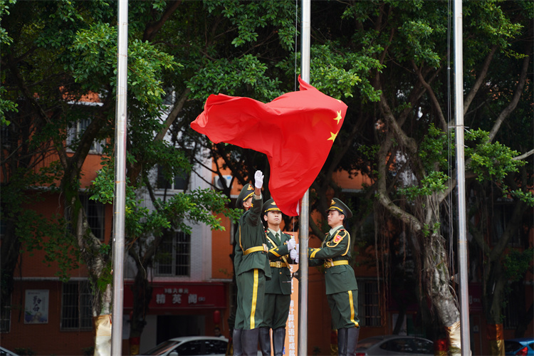 啟航！現(xiàn)場直擊2022級新生開學典禮暨京東社會實踐表彰大會！