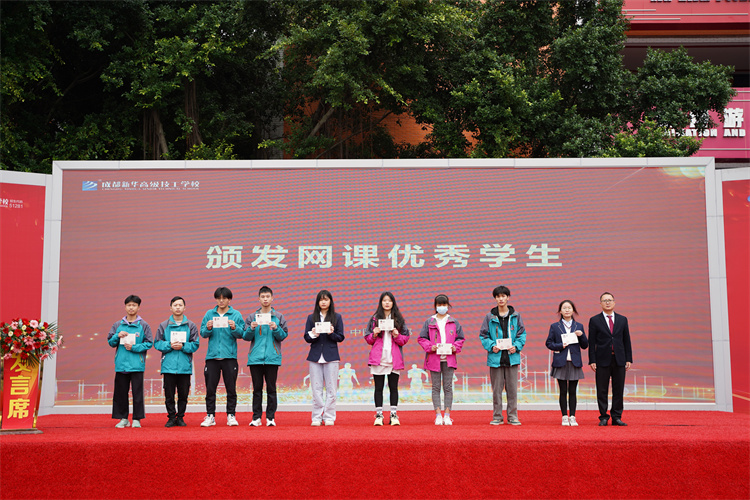 啟航！現(xiàn)場直擊2022級新生開學典禮暨京東社會實踐表彰大會！