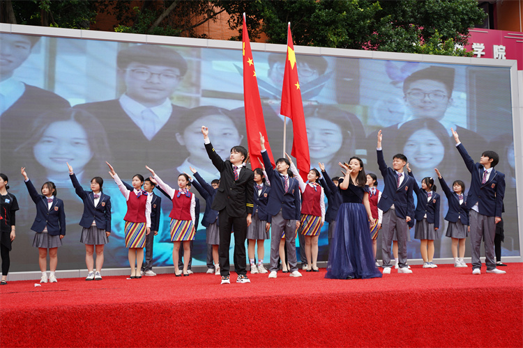 啟航！現(xiàn)場直擊2022級新生開學典禮暨京東社會實踐表彰大會！