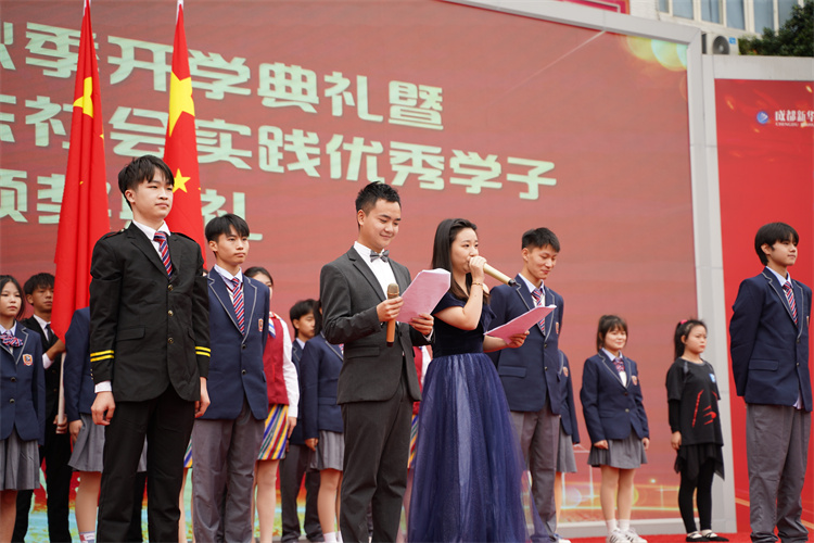 啟航！現(xiàn)場直擊2022級新生開學典禮暨京東社會實踐表彰大會！