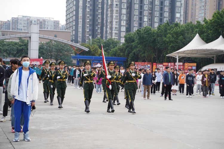 二十大奮進(jìn)譜華章，新華緊隨育棟梁