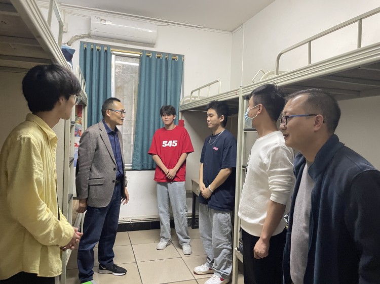 二十大奮進(jìn)譜華章，新華緊隨育棟梁