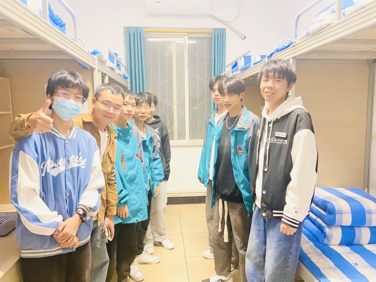 二十大奮進(jìn)譜華章，新華緊隨育棟梁