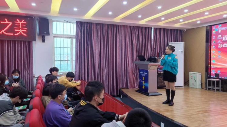 平面設(shè)計(jì)就業(yè)好不好？聽四川零貳捌集團(tuán)大咖怎么說！