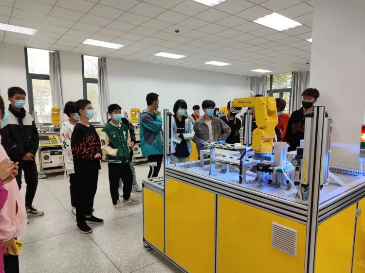 新華學(xué)子智能制造實訓(xùn)基地研學(xué)游完美收官