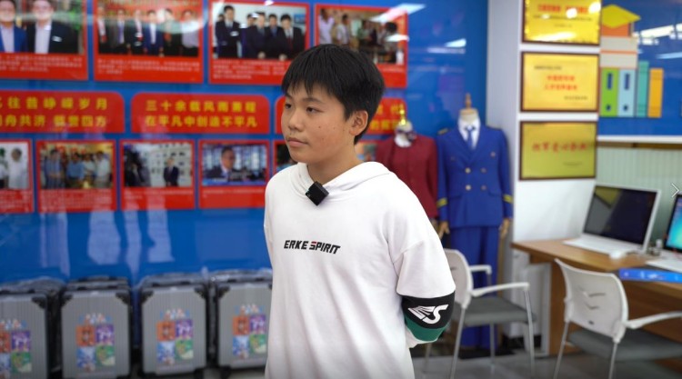 轉(zhuǎn)校來新華，用愛灌溉未來