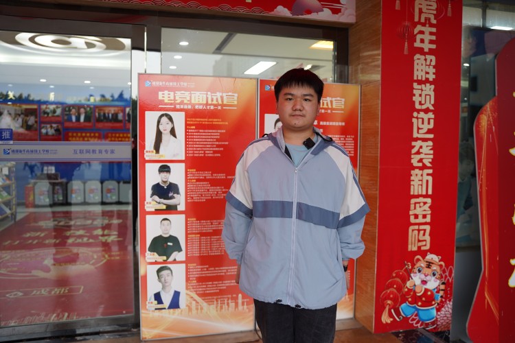 轉(zhuǎn)學(xué)來新華，在自己熱愛的領(lǐng)域開出花