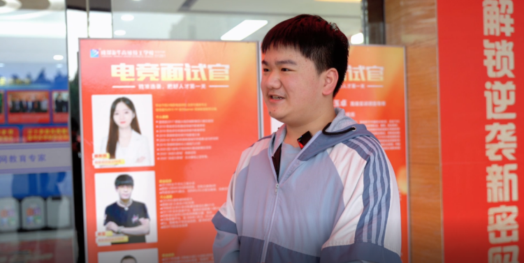 轉(zhuǎn)學(xué)來新華，在自己熱愛的領(lǐng)域開出花