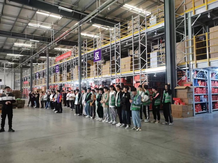 桃李滿天下，春暉遍四方