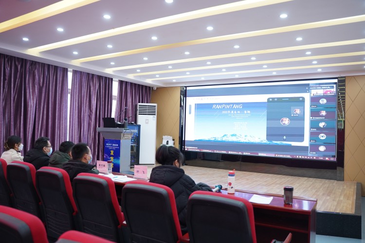 見(jiàn)屏如面 新華2022年線上答辯進(jìn)行中