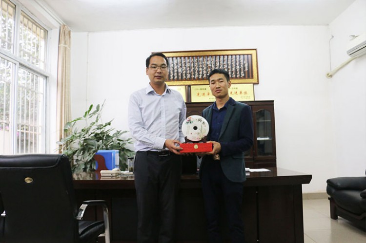 逆襲！從打工仔到總裁的華麗轉(zhuǎn)身