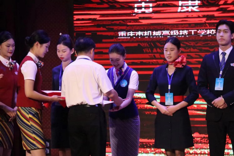 優(yōu)秀學(xué)子|逐夢藍天，共赴未來