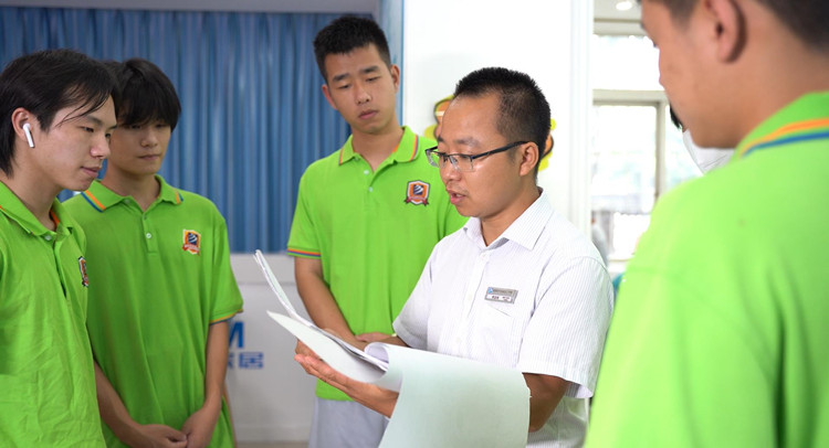 就業(yè)不迷茫！把孩子交給新華，您就放心吧