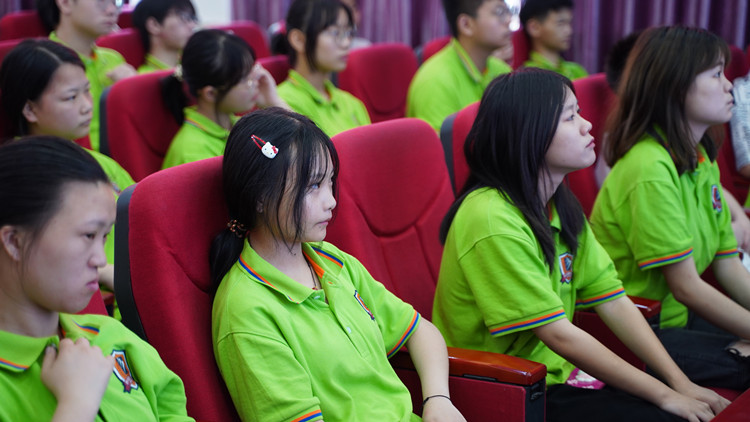 就業(yè)不迷茫！把孩子交給新華，您就放心吧