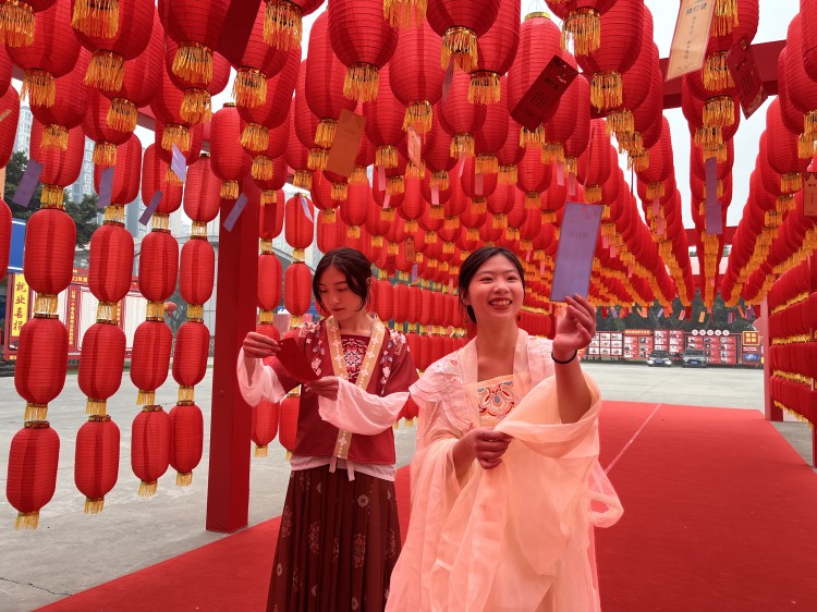 卯兔接福鬧元宵，遺風(fēng)佳韻匯佳節(jié)