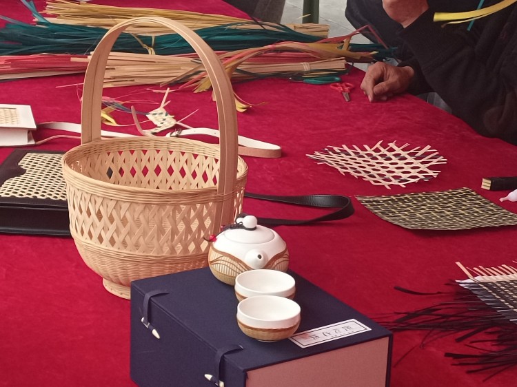 卯兔接福鬧元宵，遺風(fēng)佳韻匯佳節(jié)