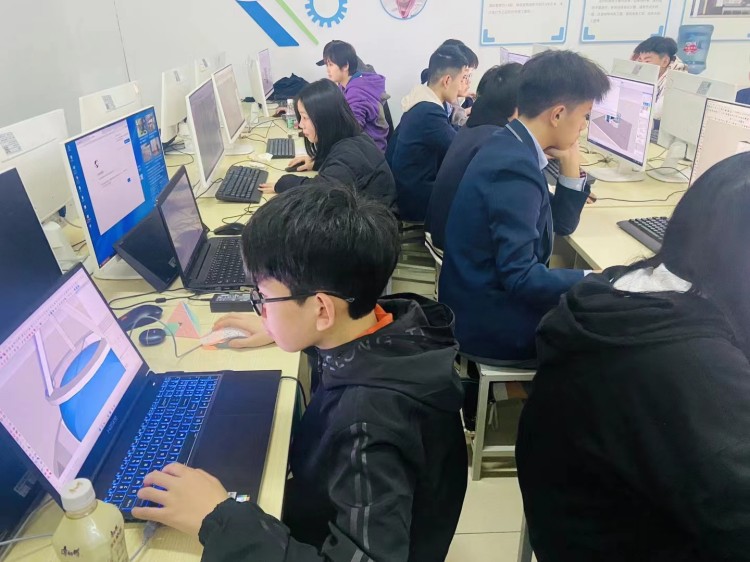 新華90后老師這樣說(shuō)：不以規(guī)矩，不成方圓