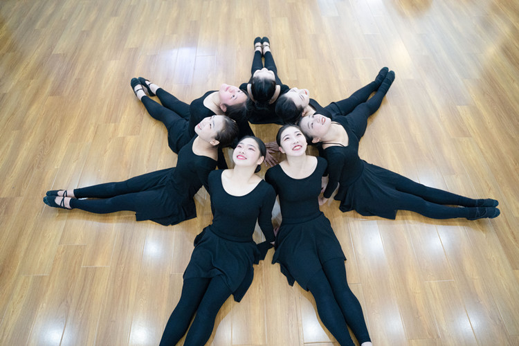 【擇校指南】女生也可以高薪高技能！選對學校很重要