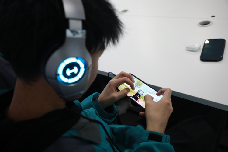 青訓(xùn)營(yíng)少年李雨涵：熱血電競(jìng)，追夢(mèng)職業(yè)之路