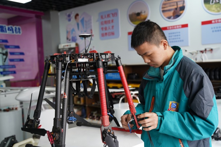 新華新起點(diǎn)，打工人重返校園是一種什么樣的體驗(yàn)？