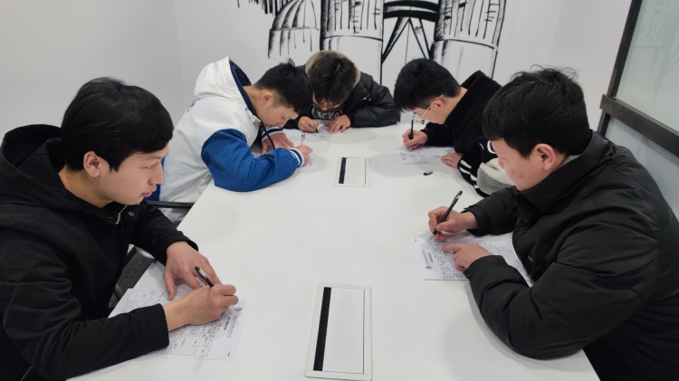 就業(yè)難度更升級！成都新華高級技工學(xué)校就業(yè)再爭潮頭