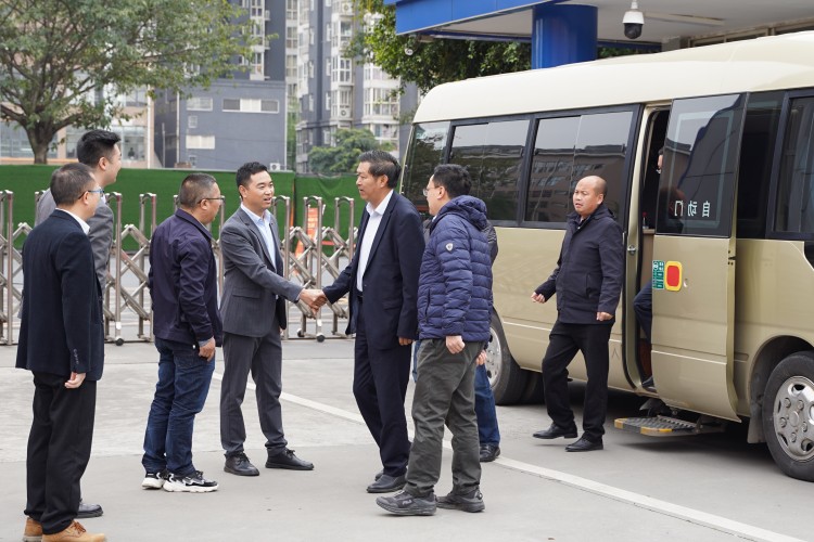 調(diào)研促發(fā)展，攜手育青苗