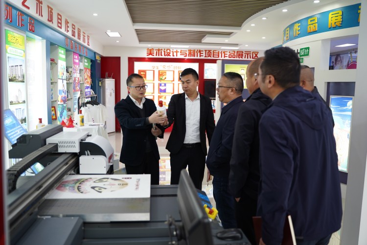 調(diào)研促發(fā)展，攜手育青苗