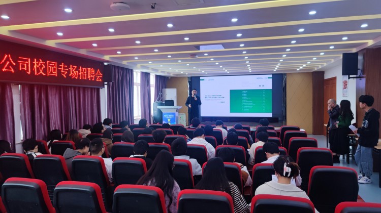 職引未來|成都新華高級(jí)技工學(xué)校專場(chǎng)招聘會(huì)全面開花