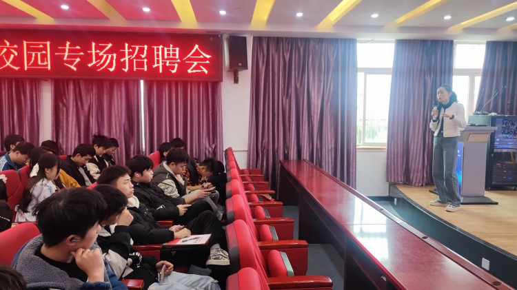 職引未來|成都新華高級(jí)技工學(xué)校專場(chǎng)招聘會(huì)全面開花