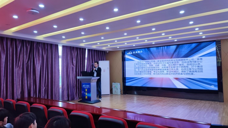 職引未來|成都新華高級(jí)技工學(xué)校專場(chǎng)招聘會(huì)全面開花