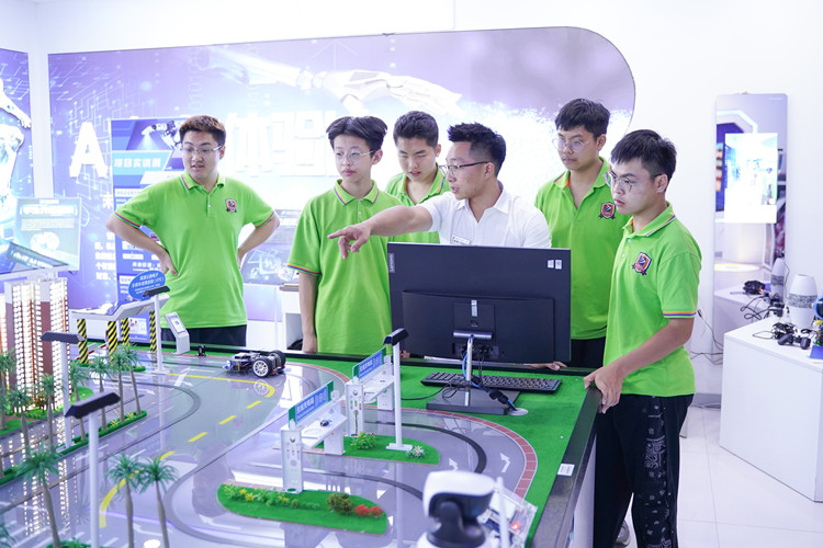 【解讀新華“三查三評”】教學(xué)管理要重視，以身作則好榜樣